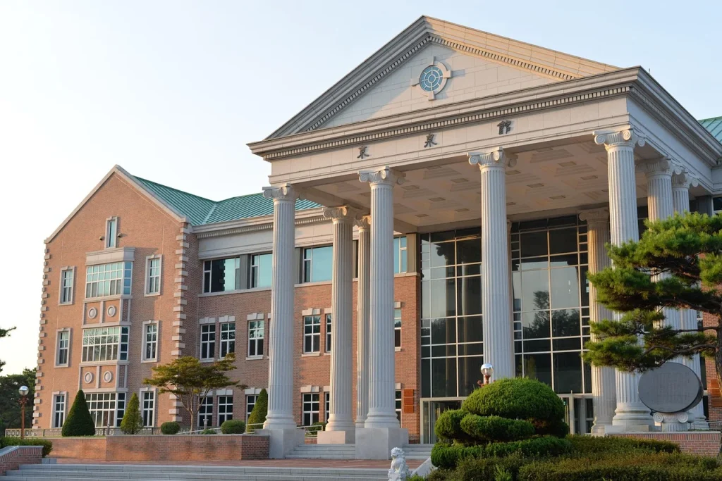 Cum influențează apropierea de metrou sau școli valoarea unei locuințe