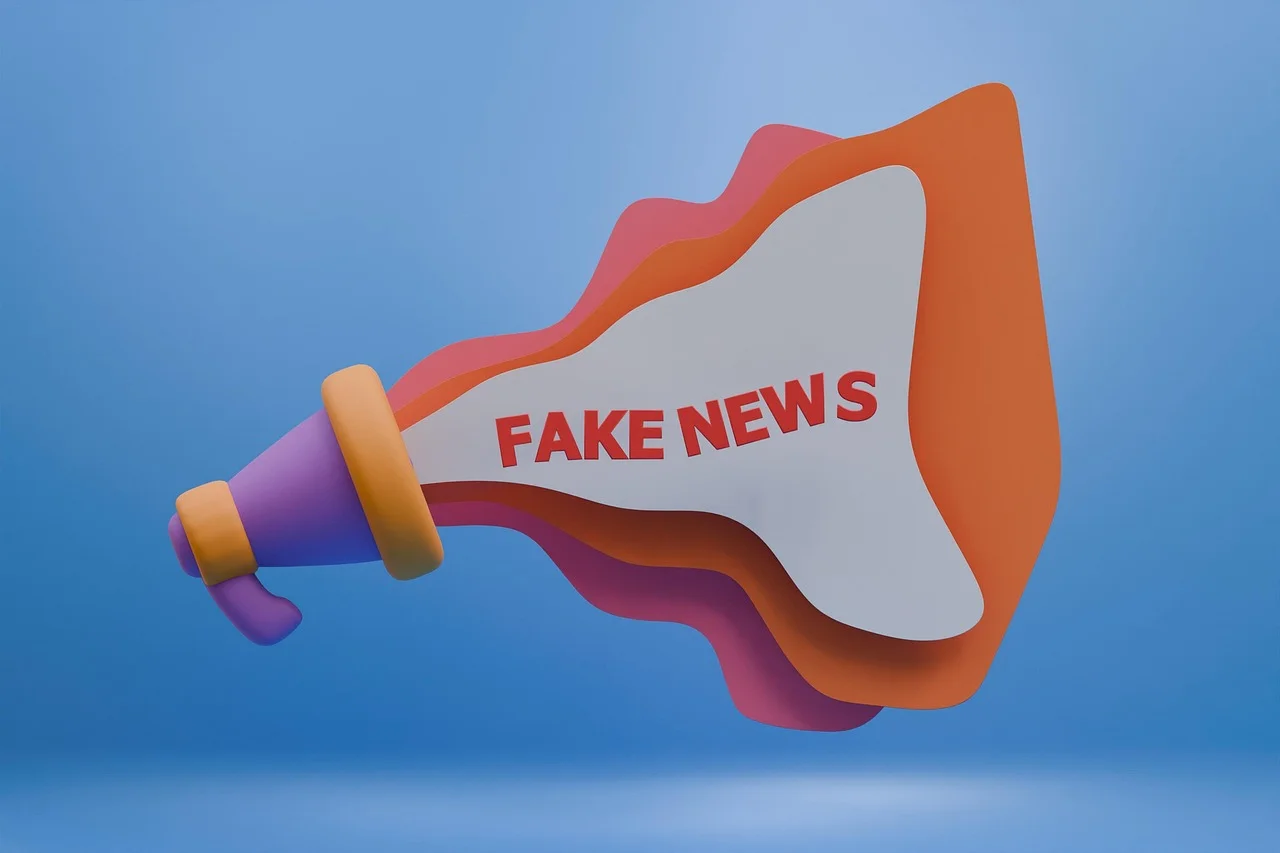 Cum pot fi monitorizate și sancționate fake news-urile în spațiul online