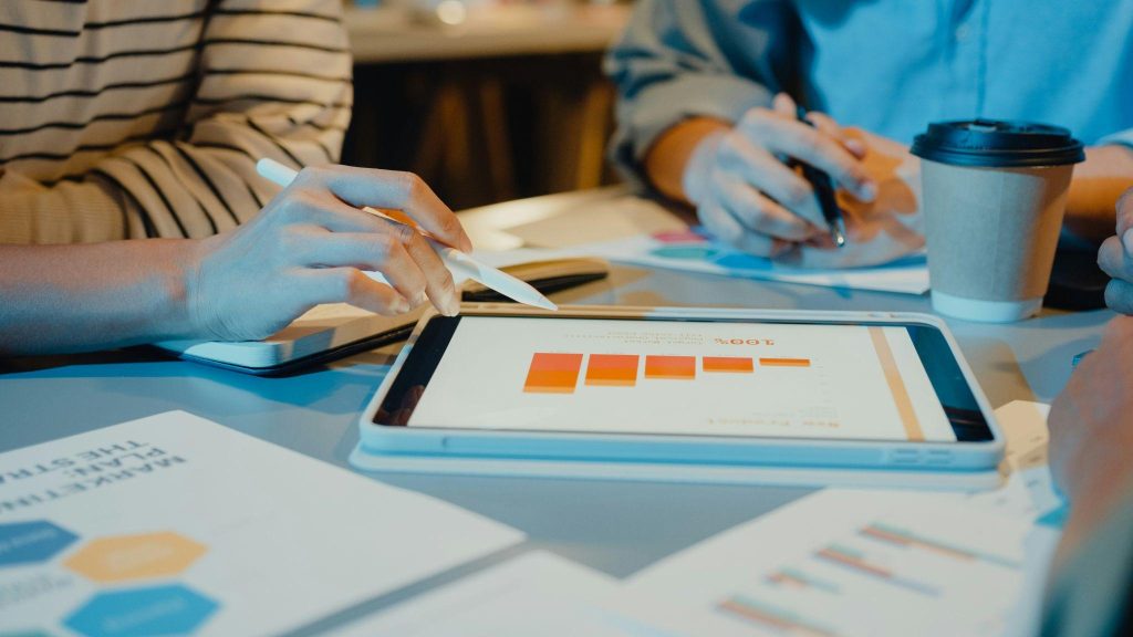 Ce avantaje îți pot aduce cunoștințele de marketing online